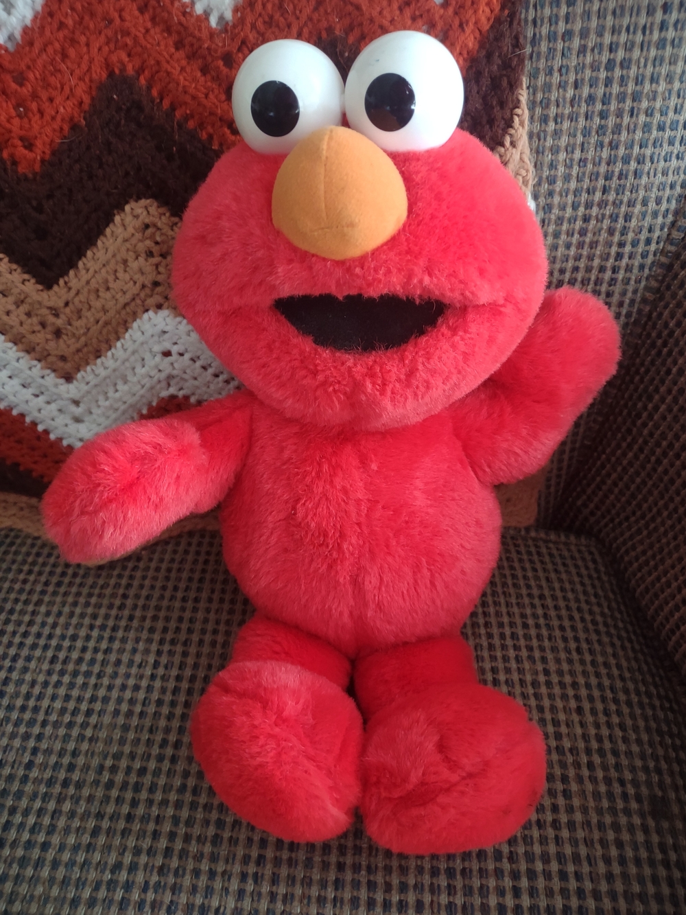 Tickle Me Elmo Plush Talking Toy - Red Sesame Street Play Character Doll